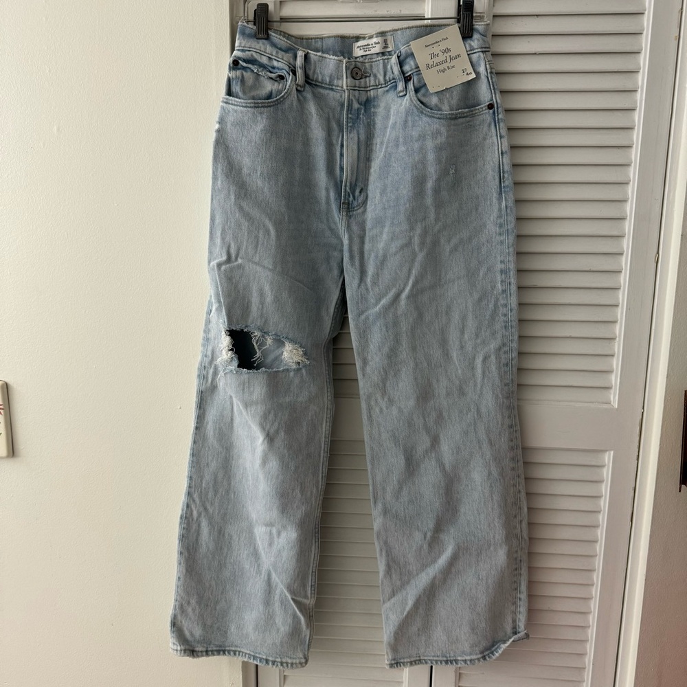 A&F 90’s Relaxed Jeans Sz 27 extra short, Brand New